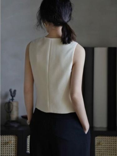 French Retro V-neck Suit Vest White Vest Women's Summer Design Niche Outerwear Short Sleeveless Top