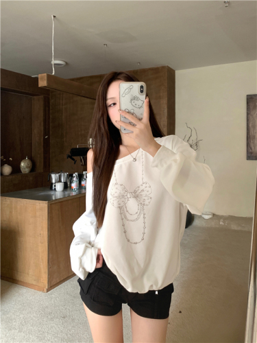 Actual shot of shoulder-skimming slim bow-knot loose printed long-sleeved sweatshirt for women