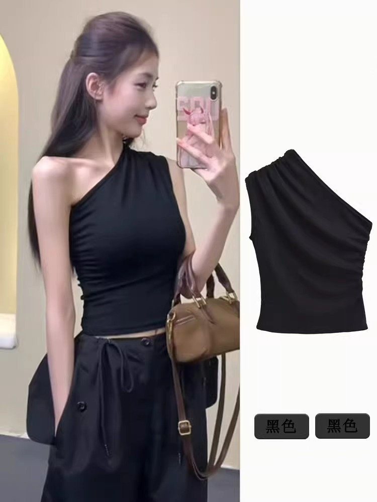 Black slanted shoulder vest for women's summer outer wear, unique and chic, beautiful hot girl short sleeveless off-shoulder sweet and spicy top