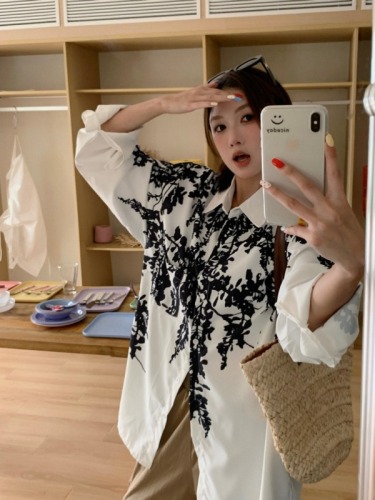 Real shot of retro temperament casual printed long-sleeved thin shirt for women autumn new niche design chic top