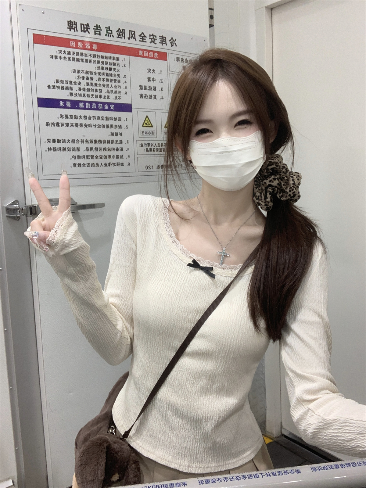 Real shot early autumn 2024 pure desire lace stitching pleated design age-reducing versatile long-sleeved T-shirt top for women