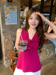 French V-neck suspender knitted top for women in summer, unique and unique twist design, pinch waist, off-shoulder halter neck top