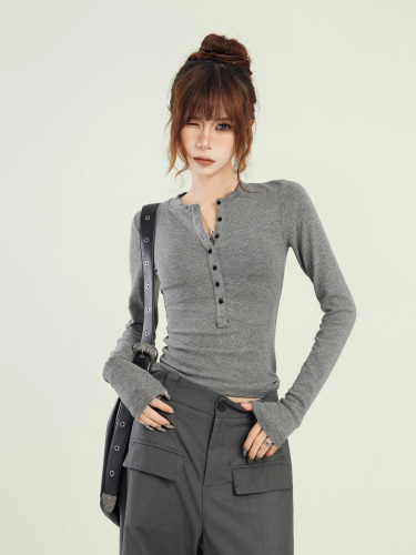 Official photo of DeRong gray v-neck long-sleeved T-shirt for women, slimming and tight-fitting inner layered shirt top