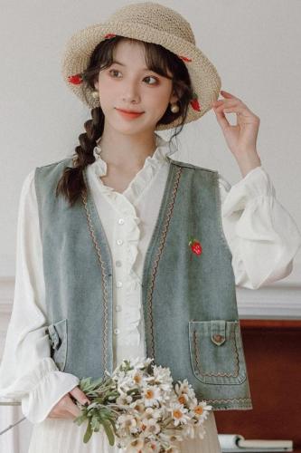 It’s just that the vest is not less than 99. Real shot of retro college style embroidered Japanese denim vest