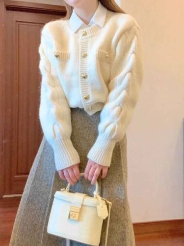 White short twist raccoon velvet sweater jacket for women in autumn and winter for small people wool cashmere knitted cardigan to wear outside