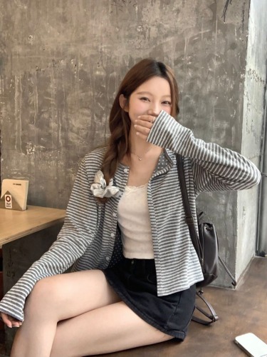 Real shot of lazy style double-layered special striped long-sleeved T-shirt for women, loose and versatile, contrasting color round neck cardigan top for autumn