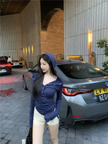 Real shot of two-color hooded V-neck top for hot girls with pure lust style slimming long-sleeved sun protection jacket