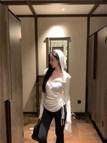 Real shot of two-color hooded V-neck top for hot girls with pure lust style slimming long-sleeved sun protection jacket