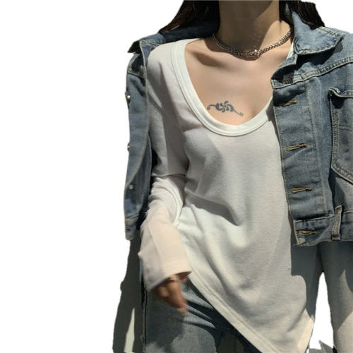 Fashionable and super hot Korean style T-shirt for women slim sexy low collar white long sleeve bottoming shirt autumn new slim fit top