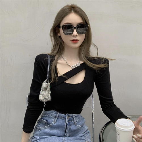 Fashionable and super popular Korean style autumn design with discreet hollow T-shirt solid color versatile slim long-sleeved top