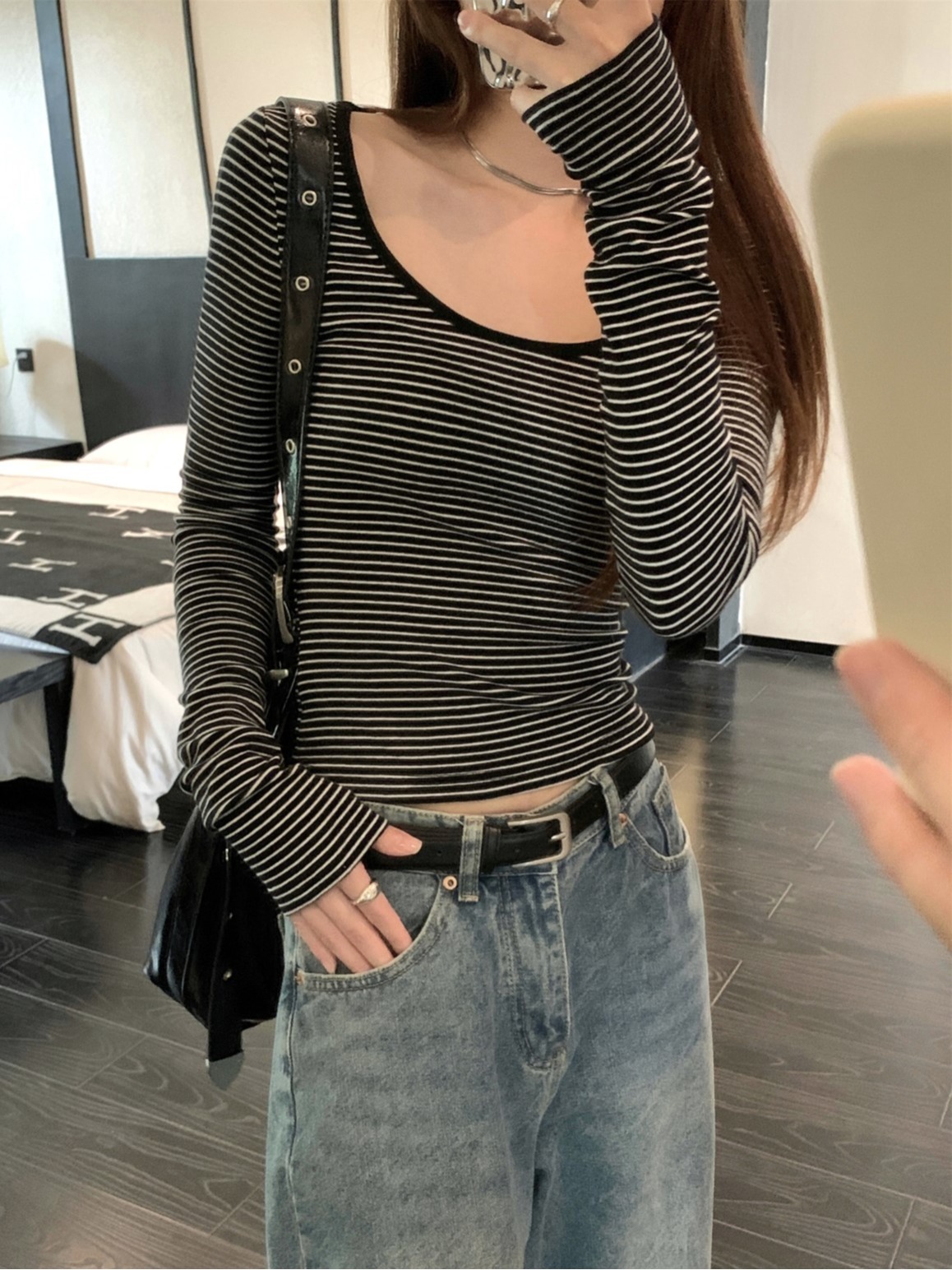 Actual shot of early autumn 2024 Korean style round neck slim fit contrasting stripes slim and versatile pure cotton long-sleeved T-shirt top