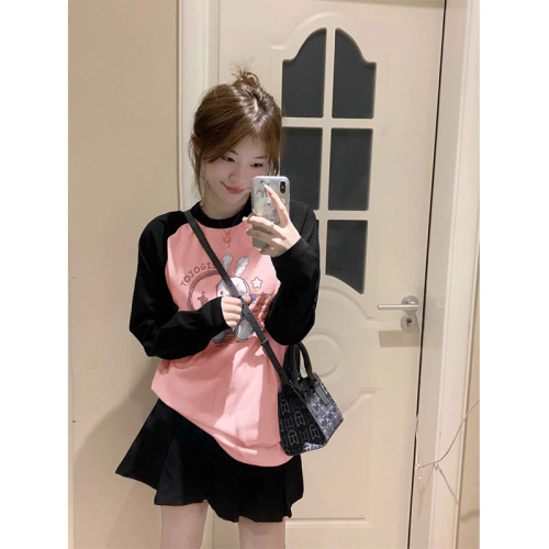 Suit: Slim-fitting pure cotton long-sleeved raglan T-shirt + black half-length pleated skirt two-piece set