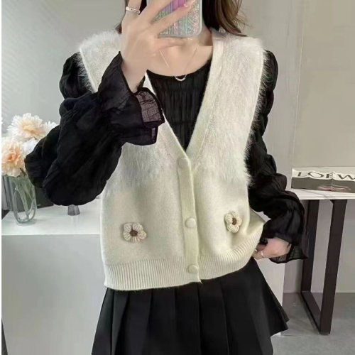 2024 new autumn Korean style sweet temperament versatile V-neck plush stitched flower vest versatile top for women