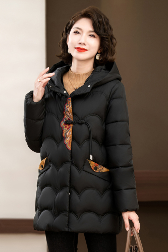 Real shot of mother's winter clothing, new hooded, cotton-thick coat, middle-aged and elderly ladies' fashionable warm down jacket