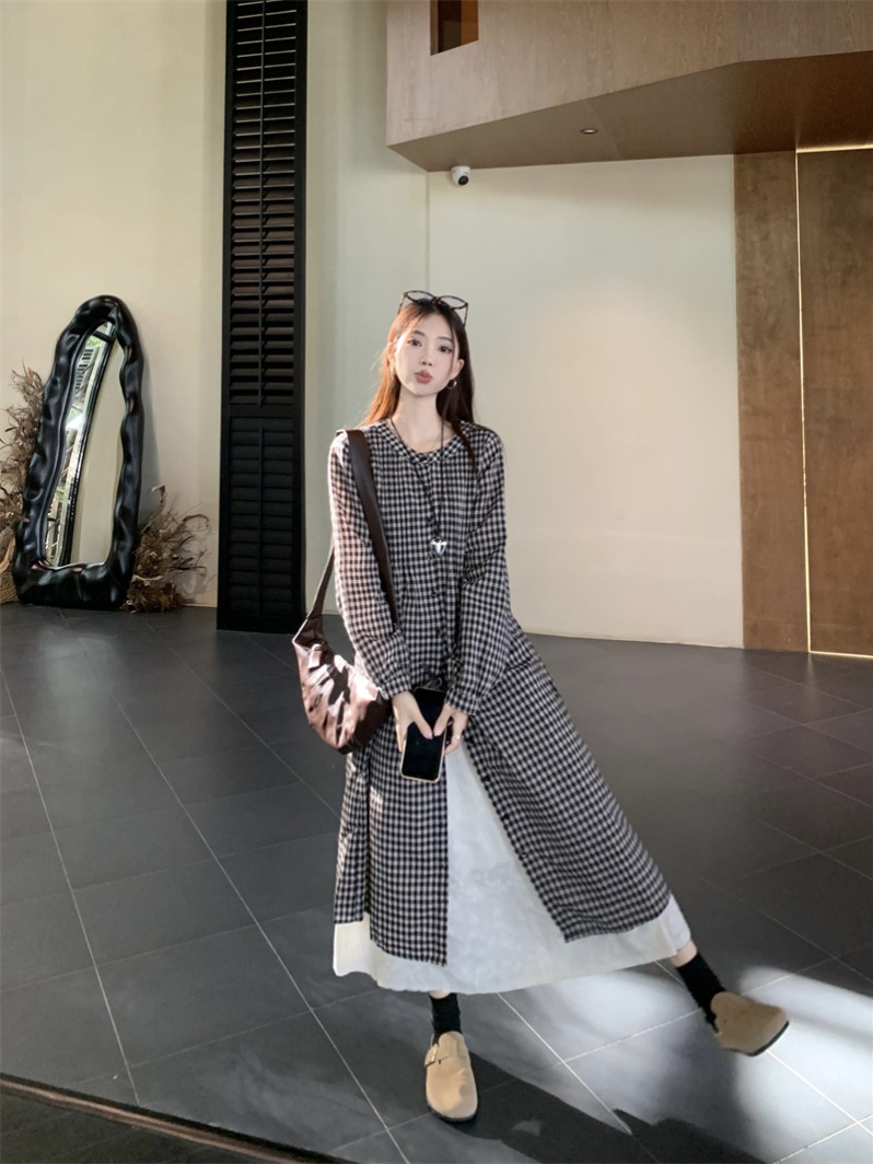 Photographed Japanese retro checkered long-sleeve shirt dress, autumn layering casual style dress + versatile skirt