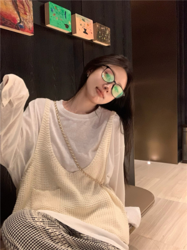 Actual shot of three-color loose lazy knitted sweater vest simple suit