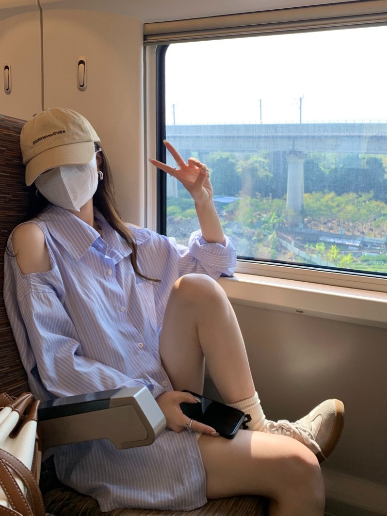 實拍 韓版藍色條紋小眾露肩別致長袖襯衣