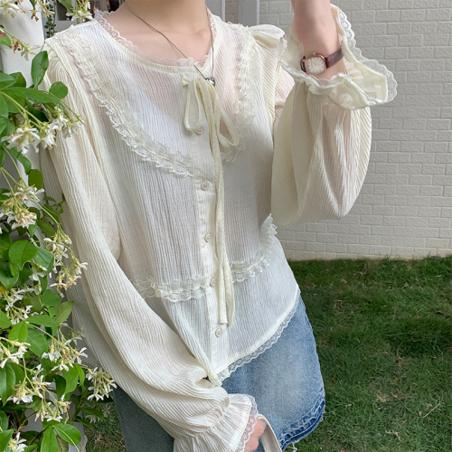 Real shot of Korean style chic early autumn age-reducing simple design lace splicing thin cardigan sun protection shirt for women