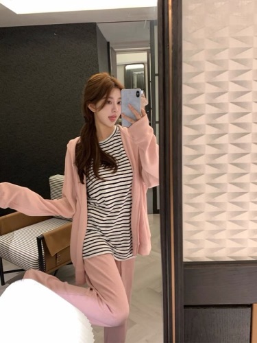 Han Yujia dropped shoulder round neck striped sun protection T-shirt for women in autumn contrasting color lazy and loose feeling loose slimming long-sleeved top