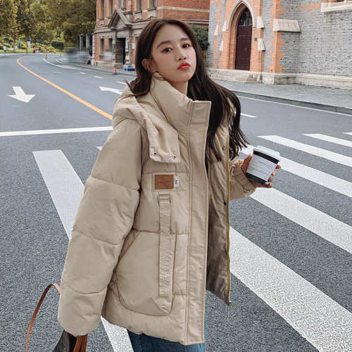 Real shot of down cotton-padded clothes, women's new winter work clothes, thick coats, oversize bread clothes, cotton-padded jackets