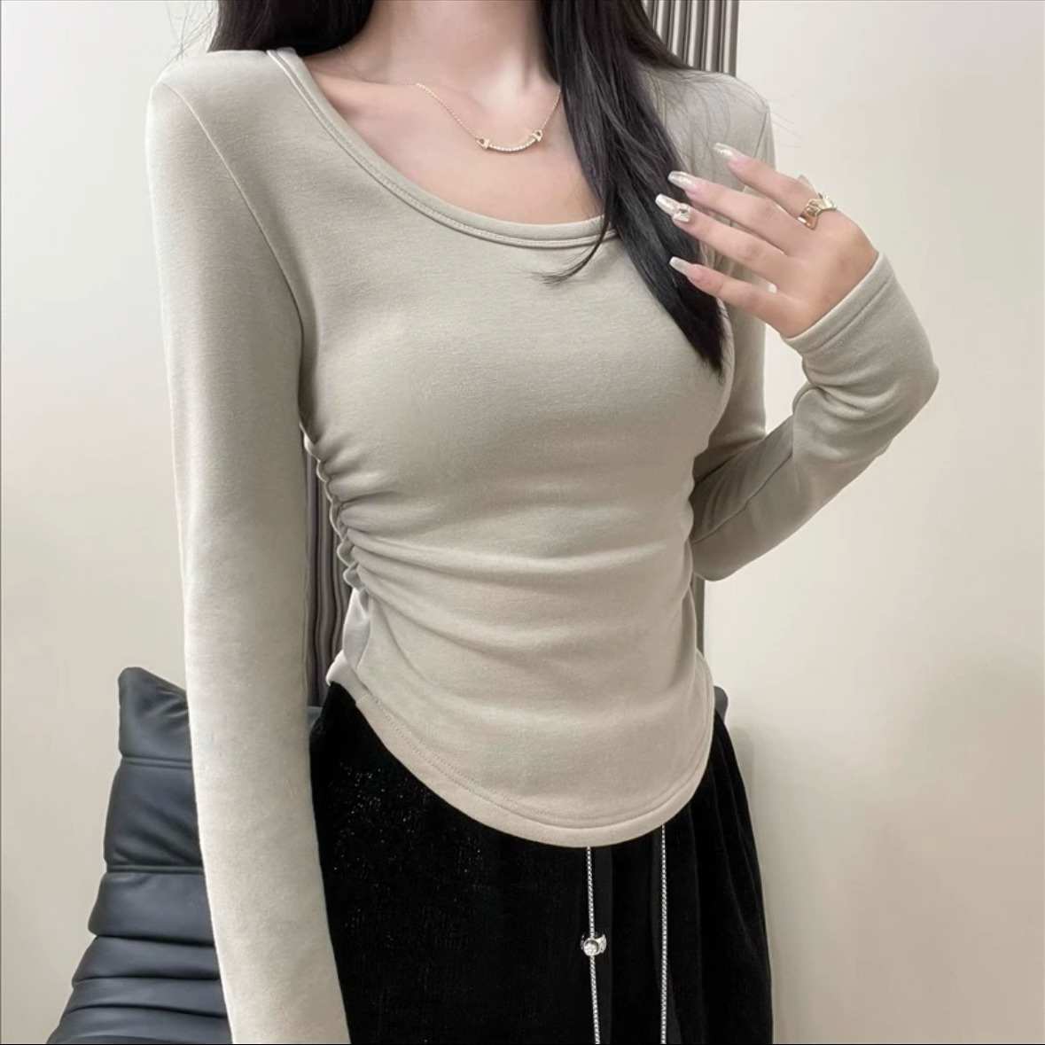 Stylish U-neck Plicated Thin Fitted Base Shirt for Women 2024 New Autumn/Winter Layering Long Sleeve T-shirt Top for Spring