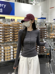 Actual shot of early autumn new slim fit single-row button pullover versatile slimming long-sleeved T-shirt with inner top