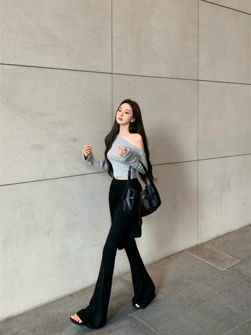 Real shot of fashionable retro style design hot girl T-shirt top + versatile high-waisted strappy trousers