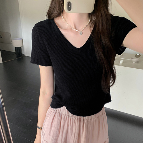 Real photos of Hong Kong style retro commuter thin V-neck short-sleeved sweater for women summer 2024 new high-end short top