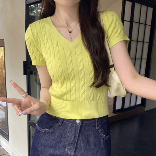 Real shot of Turaf College twist twist thin short-sleeved sweater for women summer new style right shoulder V-neck short top