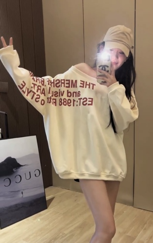 American slanted shoulder letter printed long-sleeved sweatshirt for women in autumn hot girl off-shoulder design loose and slim top ins