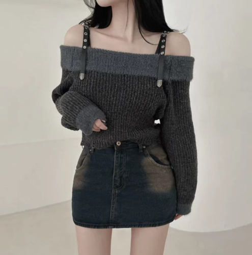 Hot girl sexy one-shoulder leather buckle suspender sweater for women early spring Maillard retro splicing lapel short sweater