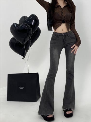 Real shot!  Hot girl's versatile retro low-waisted washed raw edge bootcut jeans and trousers are trendy