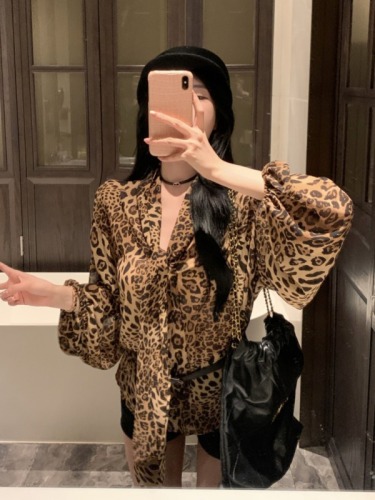 Real shot~Beauty's loose leopard print lace-up loose hot girl's drapey long-sleeved shirt top