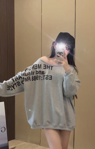 American slanted shoulder letter printed long-sleeved sweatshirt for women in autumn hot girl off-shoulder design loose and slim top ins