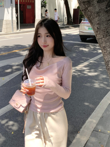 Actual shot of 2024 early autumn pure lust temperament one-line collar slimming 6 wool sweater long-sleeved bottoming top