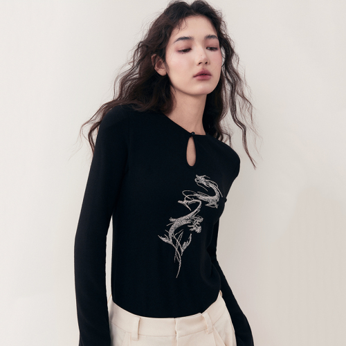 2024 Slim and Slim Chinese Style Casual Long Sleeve Dragon Pattern Embroidery New Chinese Style T-shirt Bead Button Bottoming Top Super Slim