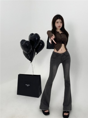 Real shot!  Hot girl's versatile retro low-waisted washed raw edge bootcut jeans and trousers are trendy