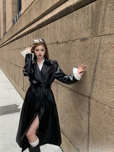 Real shot of Maillard style retro mid-length knee-length leather jacket, high-end style leather windbreaker