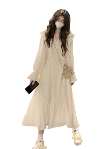 Long-sleeved white elegant dress for women's early autumn French ruffled elegant and gentle style long skirt