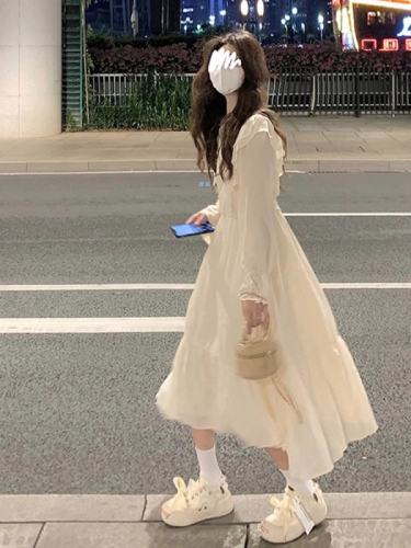 Long-sleeved white elegant dress for women's early autumn French ruffled elegant and gentle style long skirt