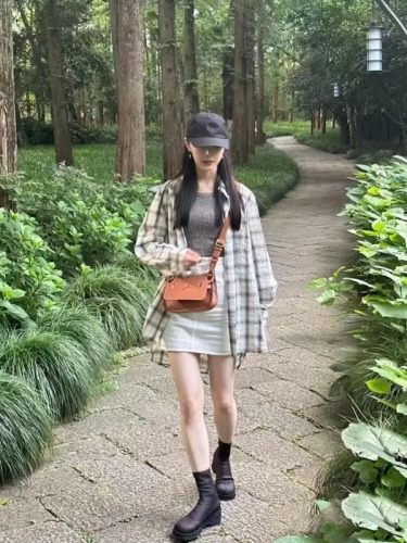 The same plaid shirt as the star Song Yi has a niche design, loose and versatile, casual and lazy style mid-length lining