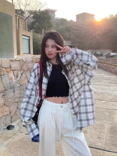 The same plaid shirt as the star Song Yi has a niche design, loose and versatile, casual and lazy style mid-length lining