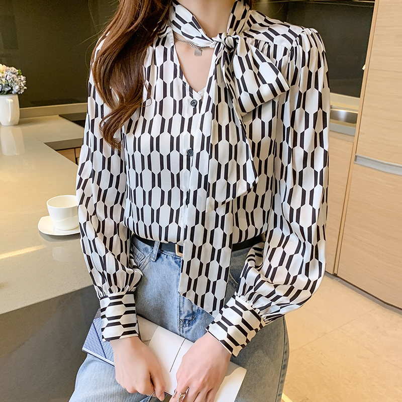 Actual shot of 2024 streamer printed silk shirt for women early autumn new style long-sleeved temperament mulberry silk top for women