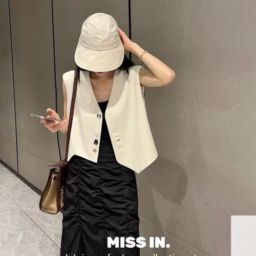 Design sense 2024 new summer style flower buttons, irregular and versatile vest, black vest, small waistcoat, trendy and good-looking