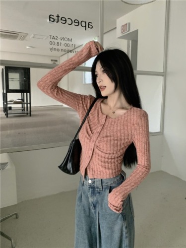 Actual shot ~ early autumn new style irregular long-sleeved bottoming shirt with niche short top design