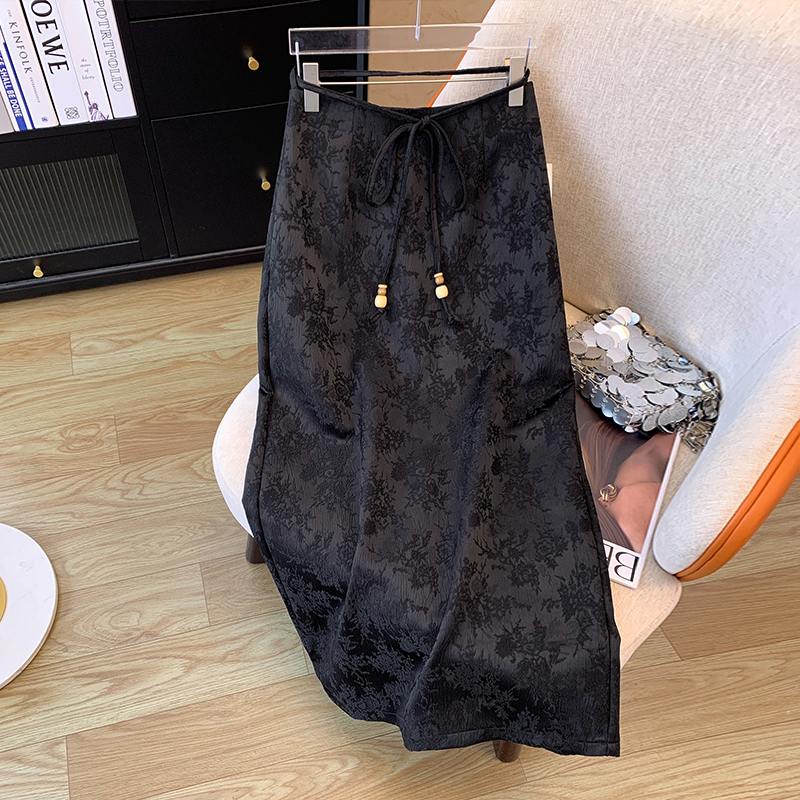 New Chinese Style Retro Embroidered Half-Body Skirt for Women 2024 Autumn High-Waisted A-Line Skirt with Long Length Side Slits Slimming One-Step Skirt