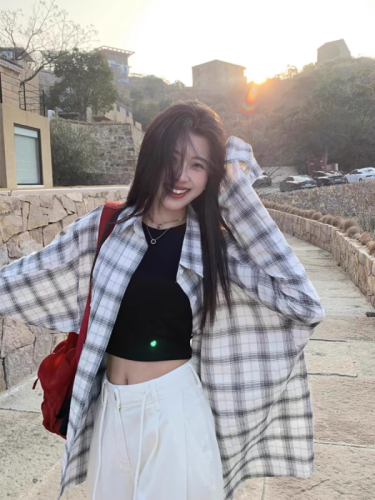 The same plaid shirt as the star Song Yi has a niche design, loose and versatile, casual and lazy style mid-length lining