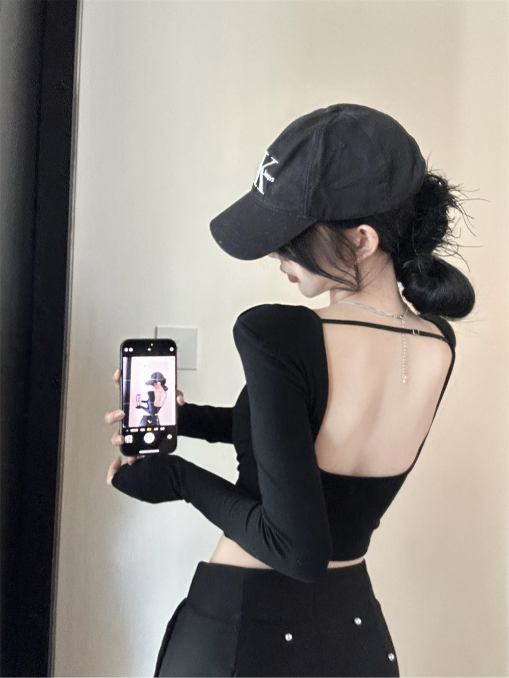 Actual shot of pure lust style hottie design with backless scoop neckline and slim chest pad long sleeve short versatile T-shirt