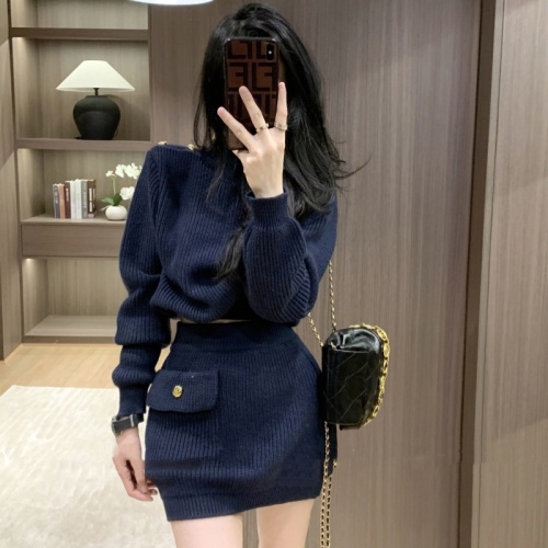 Two-piece sets are popular this year, beautiful suits for women, high-end and temperamental knitted skirts, autumn outfits, and a complete set