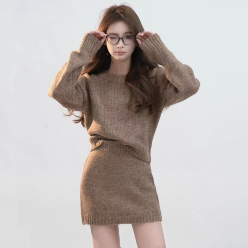 Xiaoxiang style sweater suit and skirt for women in early spring with a complete set of fashionable knitted sweaters and skirts for small people.